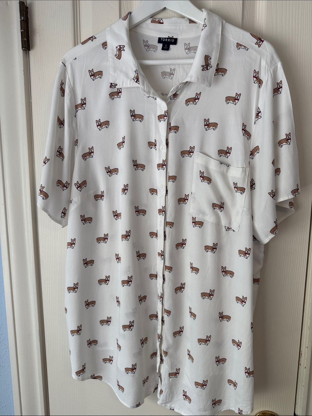 Torrid White Short Sleeve Button-Up Shirt with Brown Corgi Print - Size 3